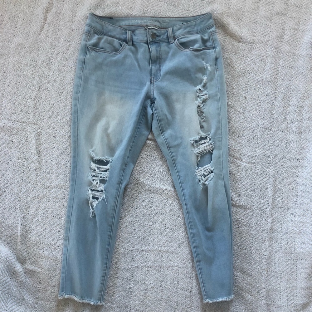 American Eagle Light Wash Distressed Jeans